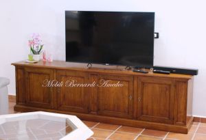 Credenza bassa da 250 cm con 4 ante in noce massiccio arte povera adatta come mobile Tv da salotto